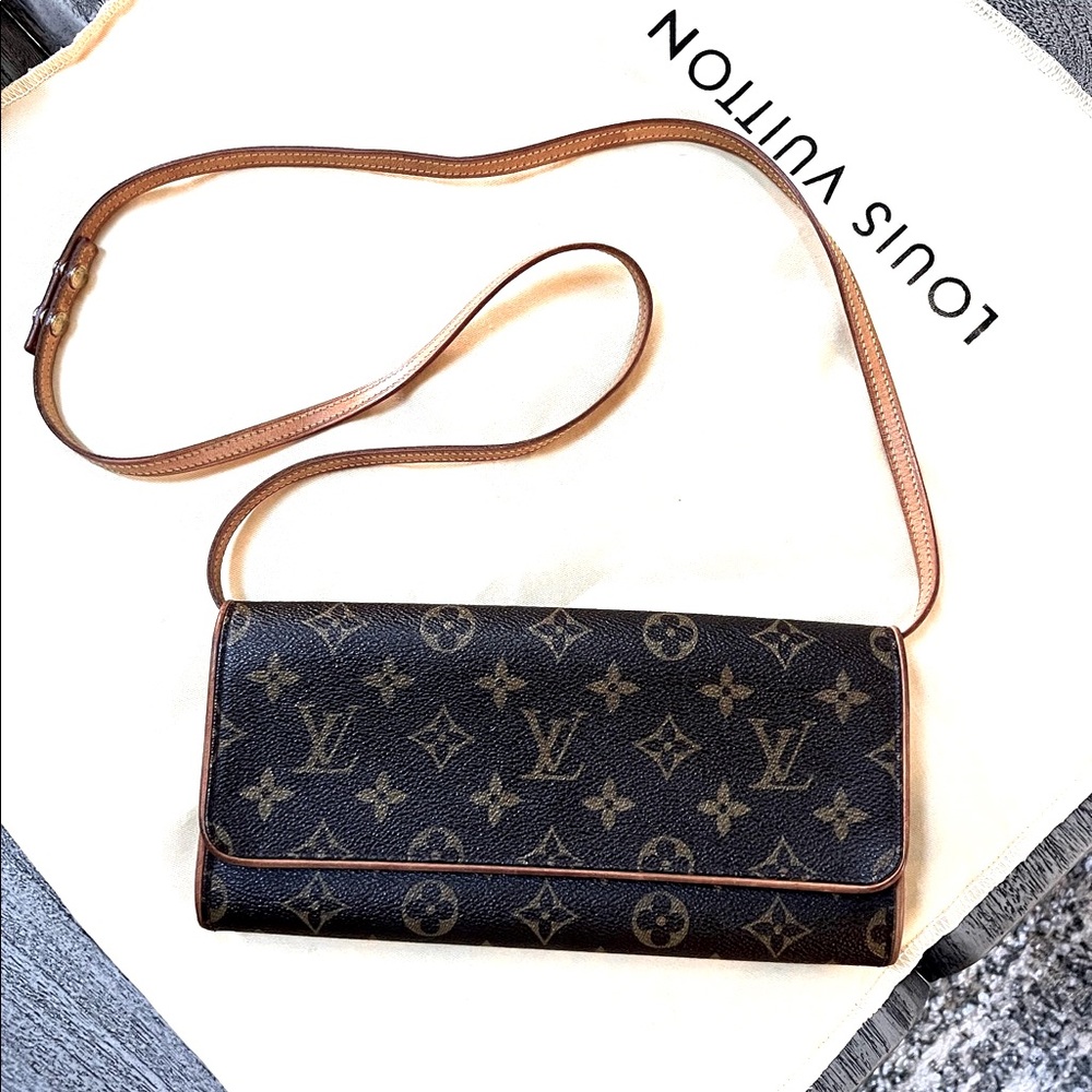 Louis Vuitton Pochette Clutch PM Monogram Canvas Crossbody bag in Brown